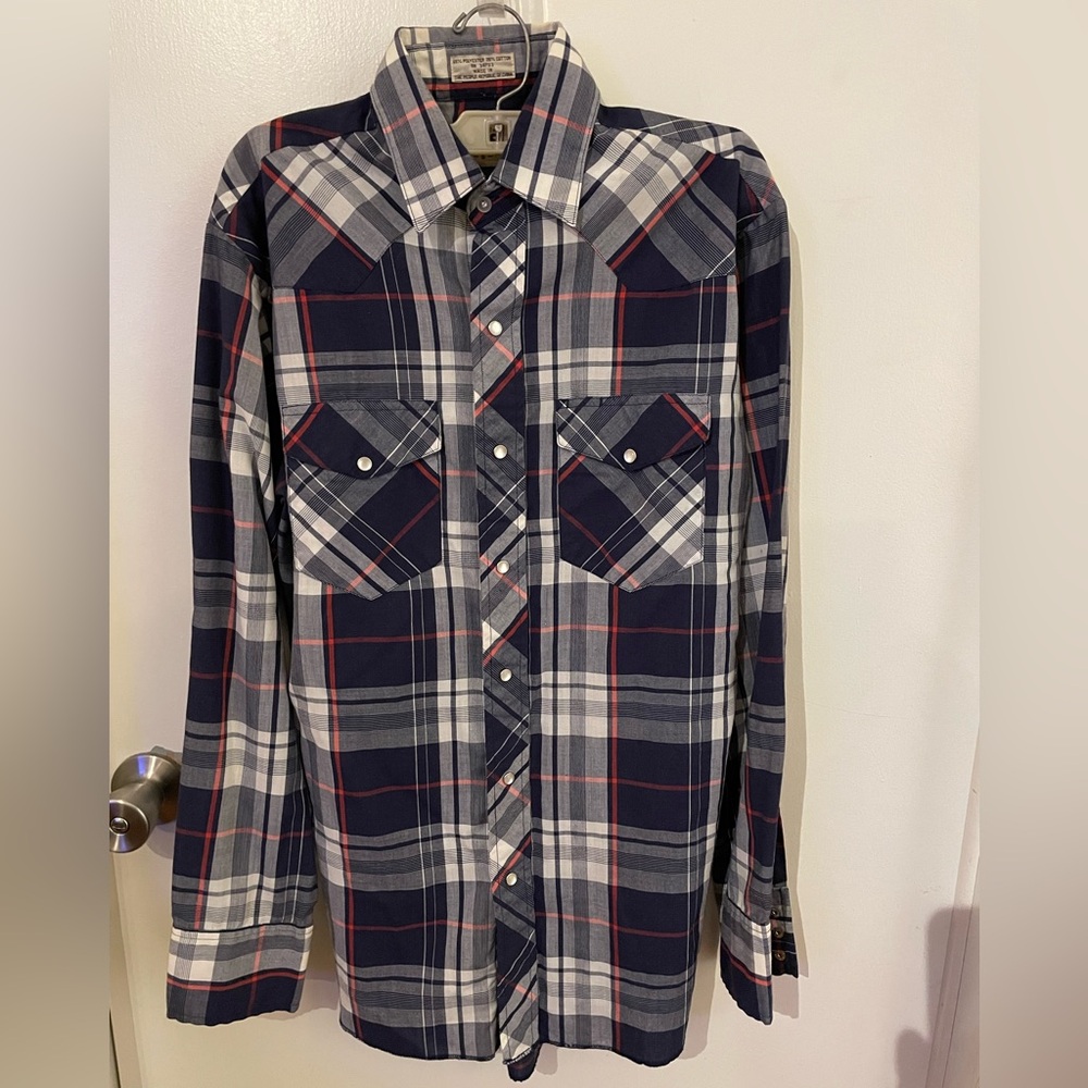 Lee Men's Navy, Gray, and Red Plaid Button Down Shirt